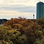 Freshly Renovated, Fully Furnished 2-Room Apartment With Balcony And Park View In Golzheim