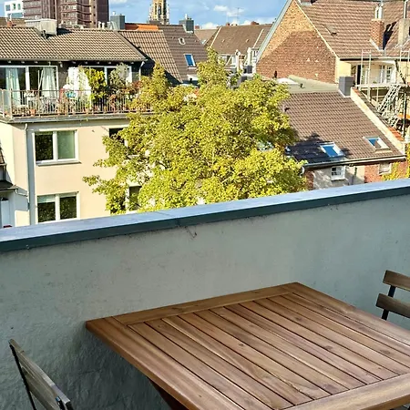 Apartment Freshly Renovated, Fully Furnished 2-room With Balcony And Park View In Golzheim *